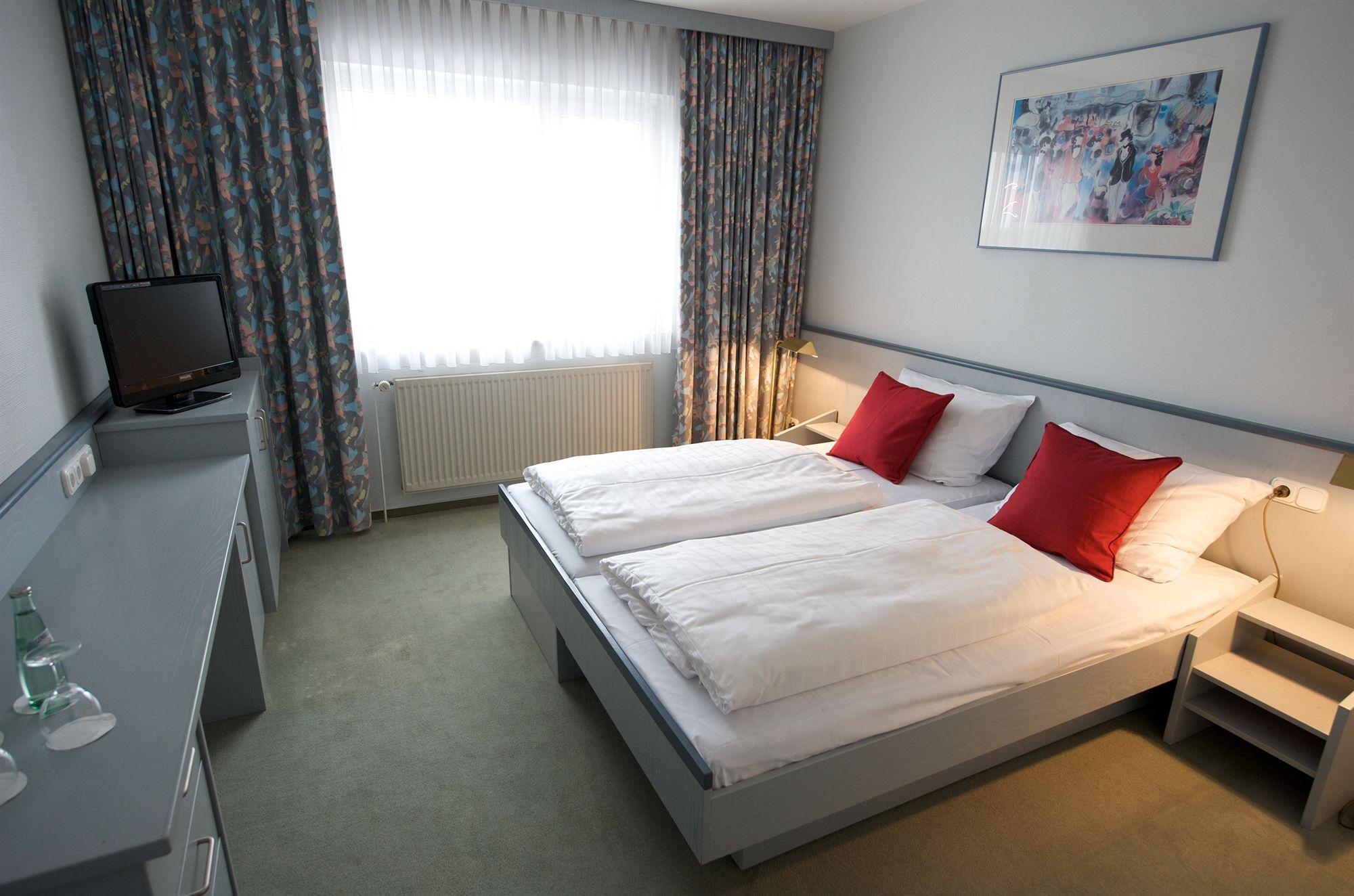 Good Morning + Bad Oldesloe Hotel Room photo